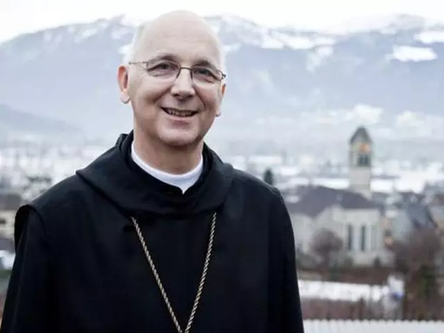 Vysk. M. Eleganti: Bažnyčia negali atskirti tikinčiųjų nuo sakramentų