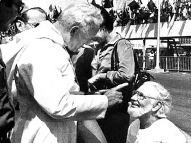 Jonas Paulius II ir Ernesto Cardenal