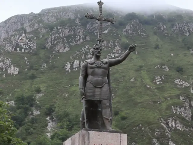 Dono Pelajo statula Kovadongoje (Ast\u016brija