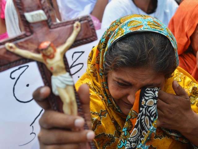 Pagrobta, išprievartauta ir priversta priimti islamą: Pakistano krikščionių mergaičių tragedija