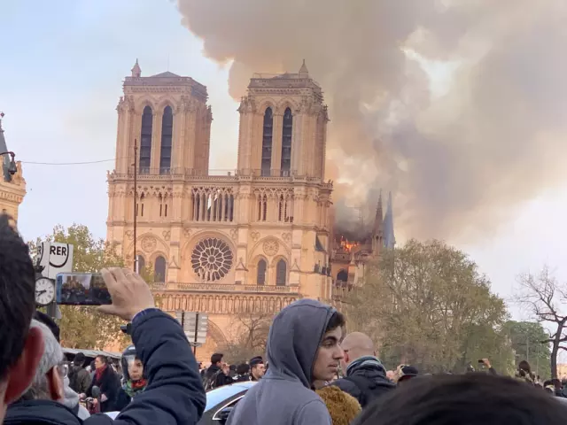 Gaisras Pary\u017eiaus Dievo Motinos katedroje